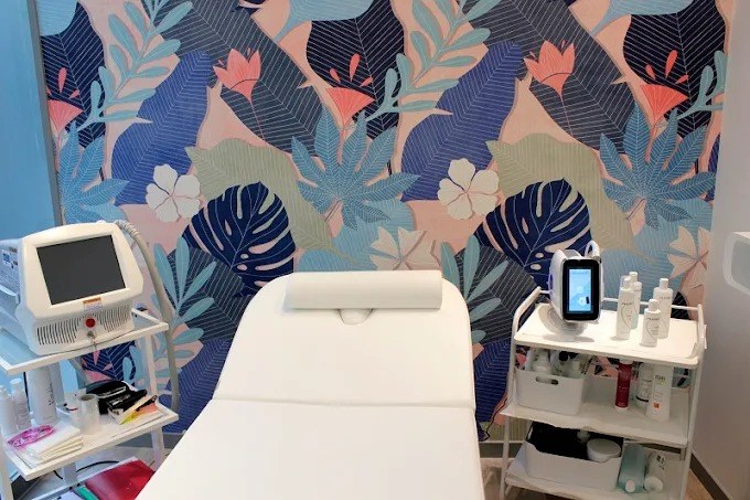 Lettino e apparecchiatura per sedute laser al corpo per uomo e donna a Bari